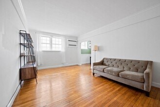 56 Elm St in Worcester, MA - Foto de edificio - Building Photo