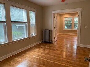 21 Moraine St, Unit 1 in Boston, MA - Foto de edificio - Building Photo