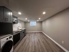 Unit 2- 103 Elgin Cres Waterloo ON N2J 2S3 in Waterloo, ON - Building Photo - Building Photo