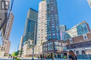 24 Wellesley St W in Toronto, ON - Building Photo