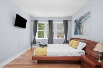 3301 W Belle Plaine Ave, Unit 2R in Chicago, IL - Foto de edificio - Building Photo