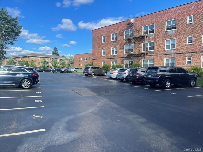 111 S Central Ave in Hempstead, NY - Building Photo - Building Photo