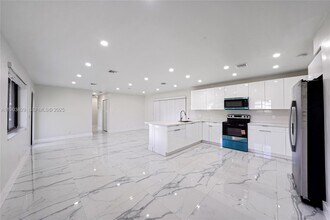 4670 NW 5th St in Plantation, FL - Building Photo - Building Photo