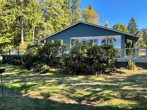 6408 S Admiralty Way in Freeland, WA - Building Photo - Building Photo