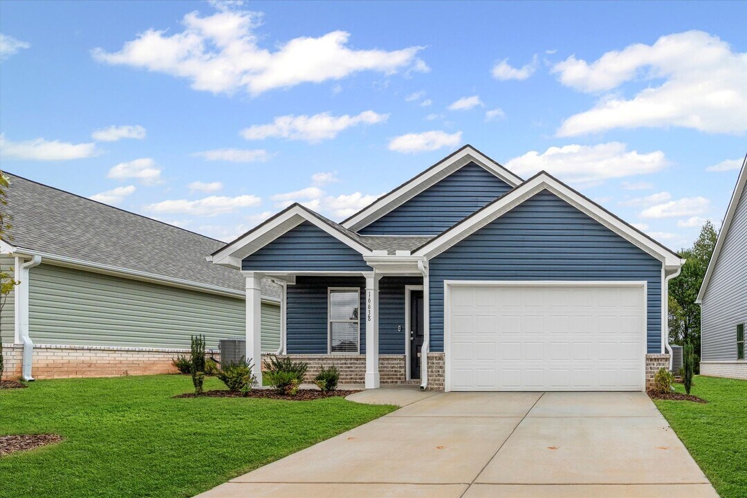 16638 Maggie Ct in Athens, AL - Building Photo