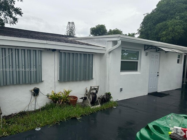 property at 1911 Arcadia Dr