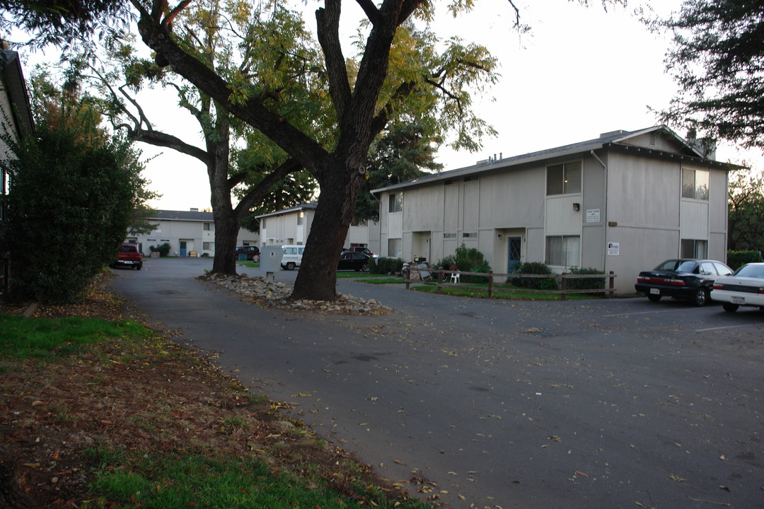 1505 W 3rd St in Chico, CA - Foto de edificio