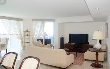 17201 Collins Ave in North Miami Beach, FL - Building Photo - Building Photo