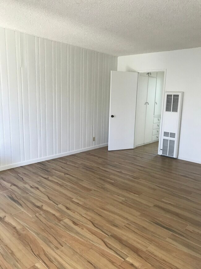 5251 E Carson St in Long Beach, CA - Building Photo - Building Photo