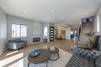 831 Frankfort Ave in Huntington Beach, CA - Building Photo - Building Photo