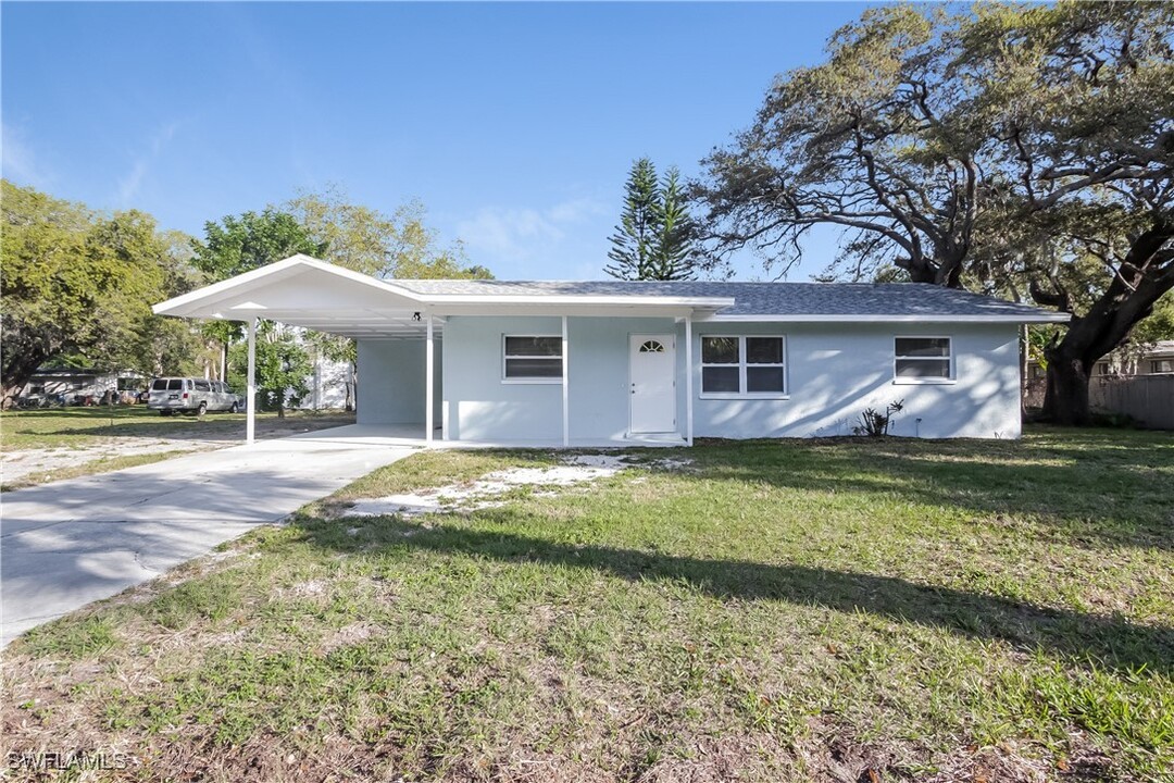 375 Scott St in Nokomis, FL - Building Photo