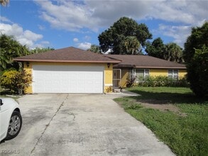 620 Robert Ave in Lehigh Acres, FL - Building Photo - Building Photo