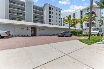 226 Golden Gate Point in Sarasota, FL - Building Photo - Building Photo