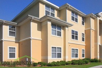 Grande Oaks in Tampa, FL - Building Photo - Building Photo