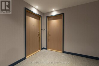 395 Square One Dr in Mississauga, ON - Building Photo - Building Photo