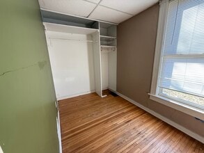 417 E Orange St, Unit 1 in Geneseo, IL - Foto de edificio - Building Photo