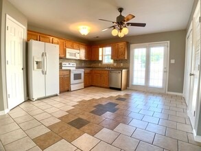 118 N Cavalcade Cir in Oak Grove, KY - Building Photo - Building Photo