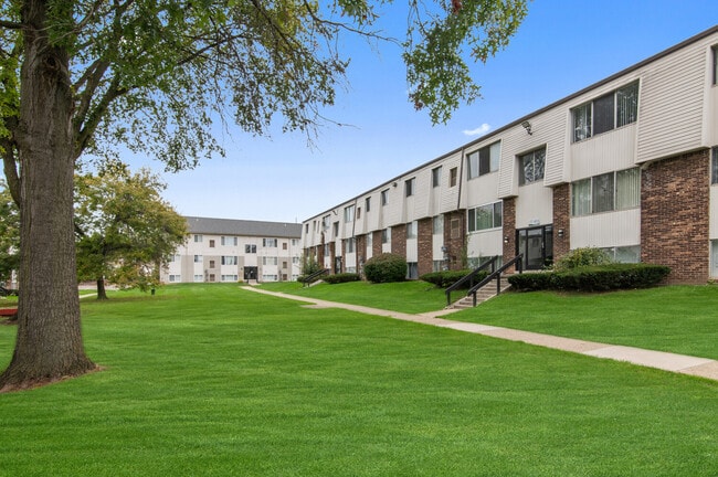 Arbor One Apartments in Ypsilanti, MI - Building Photo - Building Photo