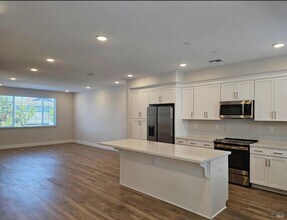 312 Pear Tree Ter in Napa, CA - Building Photo - Building Photo