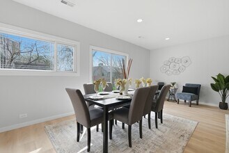 593 Bristol Ln in Elk Grove Village, IL - Building Photo - Building Photo