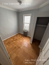 7 Van Cortlandt Park Ave in Yonkers, NY - Building Photo - Building Photo