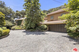 3265 Mandeville Canyon Rd in Los Angeles, CA - Building Photo - Building Photo