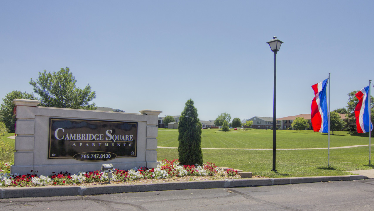 Cambridge Square Apartments in Muncie, IN - Building Photo