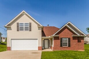 138 Howard Woody Dr in La Vergne, TN - Building Photo