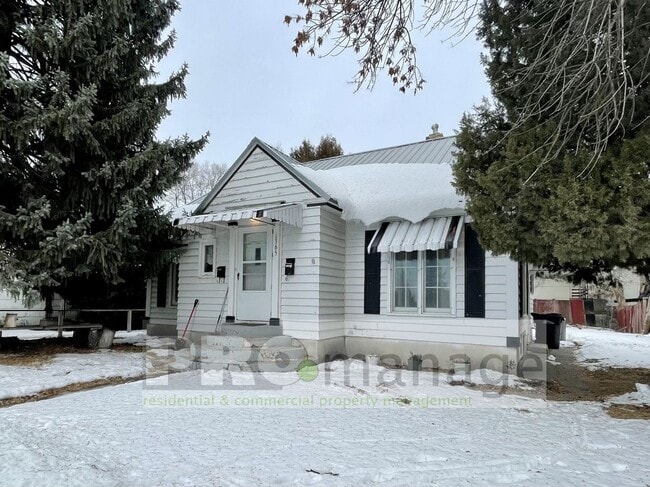 property at 1365 Scott Pl