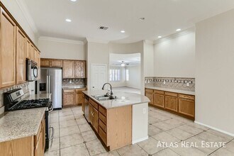 8125 Chimney Bluff St in North Las Vegas, NV - Building Photo - Building Photo