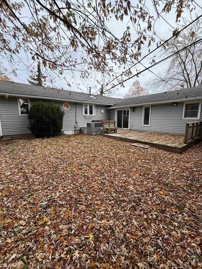 511 Charles St in Point Edward, ON - Building Photo - Building Photo