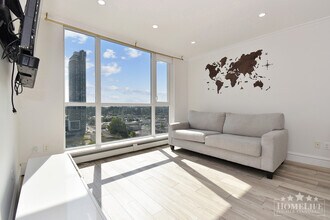 10777 University Dr in Surrey, BC - Building Photo - Building Photo