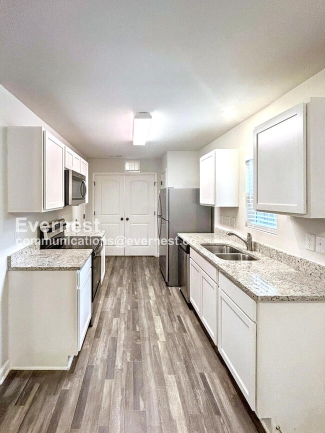 1600 Sandersted Village Cir in Winston-Salem, NC - Building Photo - Building Photo