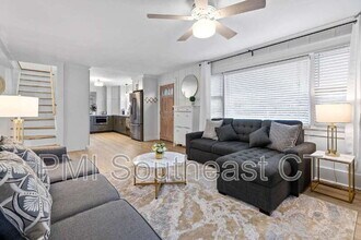 15 Wiemes Ct in Waterford, CT - Building Photo - Building Photo