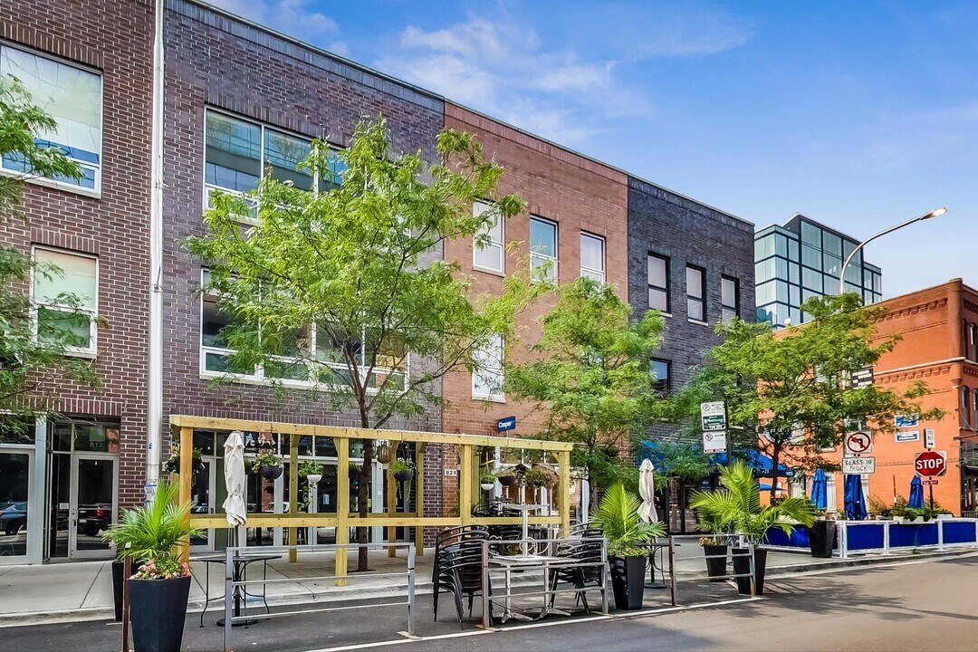 821 W Fulton Market in Chicago, IL - Building Photo