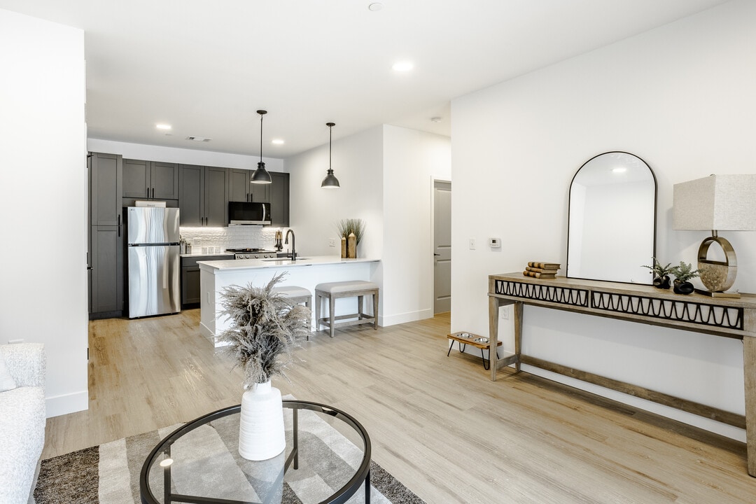 Latitude 38 in Glen Carbon, IL - Foto de edificio