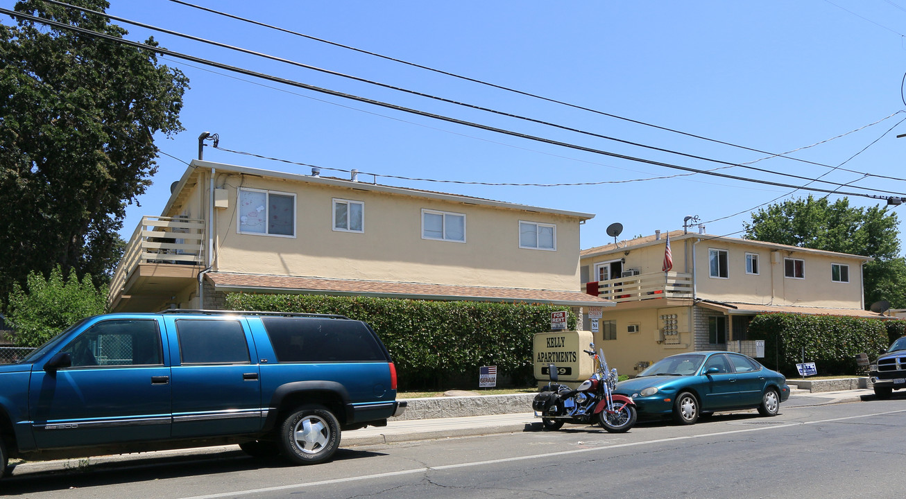 Kelly Apartments in Yuba City, CA - Building Photo