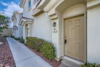 1511 Ruby Cliffs Ln in Las Vegas, NV - Building Photo - Building Photo