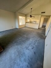 224 Oakleaf Dr, Unit 201 in Thousand Oaks, CA - Foto de edificio - Building Photo
