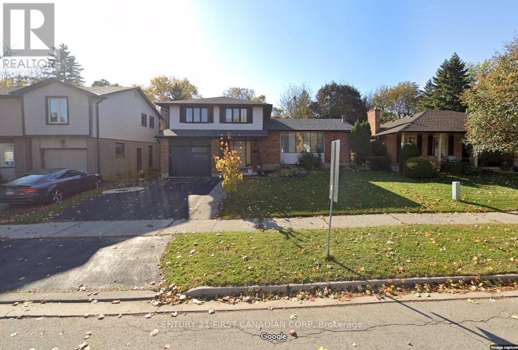 1545 Hastings Dr in London, ON - Building Photo