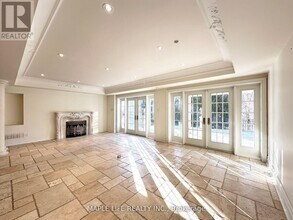 16 Brian Cliff Dr in Toronto, ON - Building Photo - Building Photo