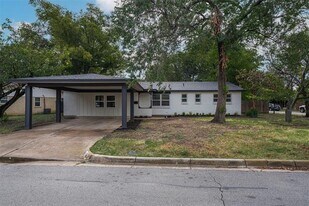 217 Palomino Dr in Saginaw, TX - Building Photo