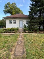 809 W Grimes Ave in Fairfield, IA - Building Photo