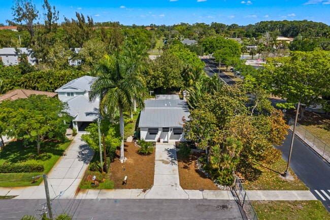 3275 Cottage Grove Ave in Naples, FL - Foto de edificio - Building Photo