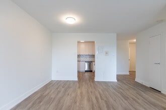 1560, 1570, 1580 Adelaide Street North in London, ON - Building Photo - Building Photo