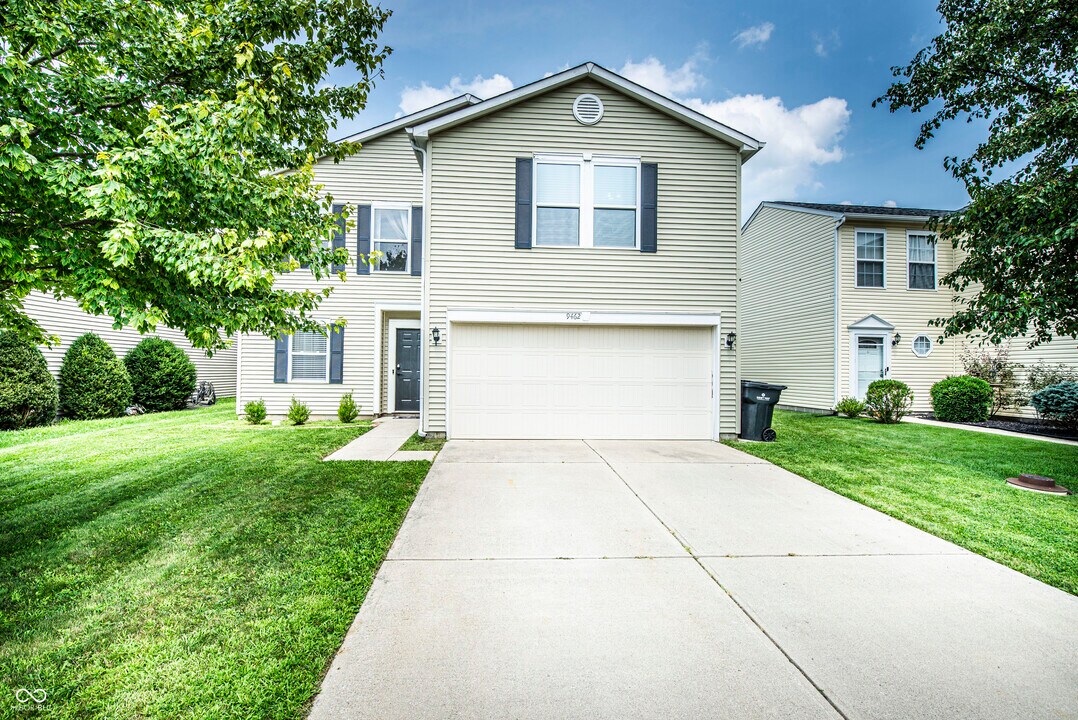 9462 W Stargazer Dr in Pendleton, IN - Building Photo