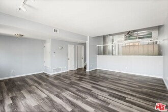 13219 Fiji Way in Marina Del Rey, CA - Building Photo - Building Photo