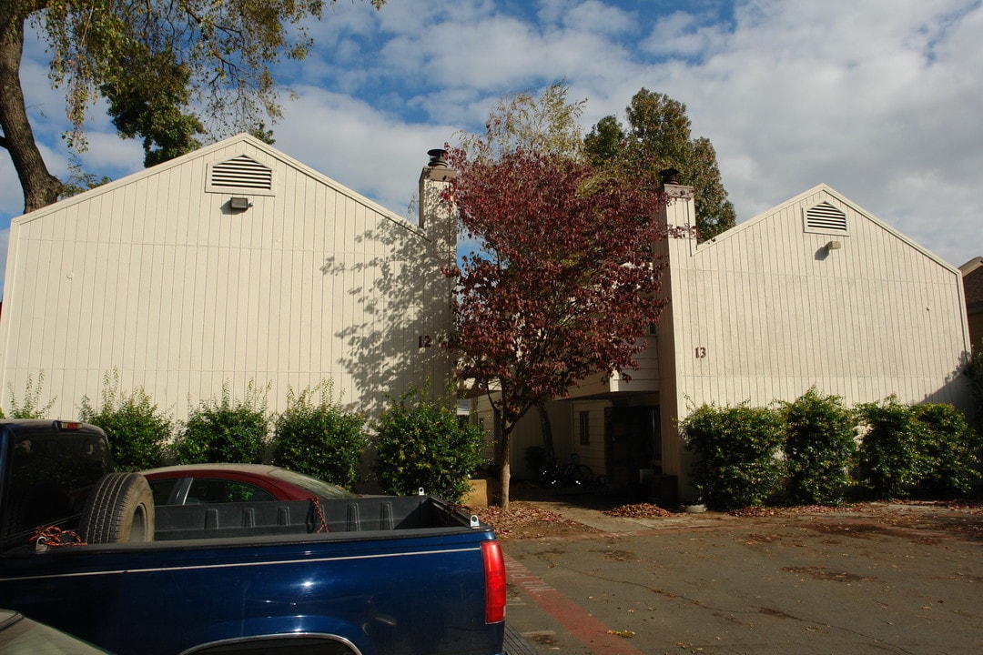 12-13 Klondike Ct in Chico, CA - Building Photo