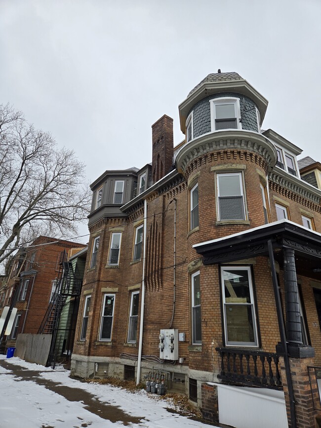 1631 N 2nd St, Unit 2 in Harrisburg, PA - Foto de edificio - Building Photo