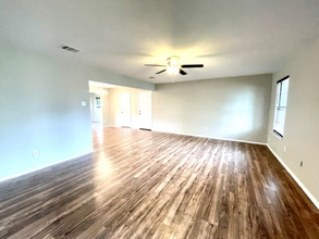 127 York Dr in Lorena, TX - Foto de edificio - Building Photo